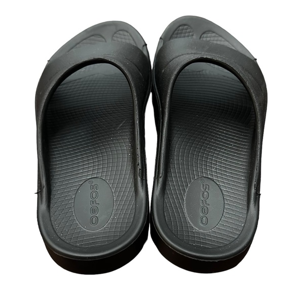 OOFOS BLACK OOAHH SPORT SLIDE RECOVERY SANDAL. MENS SIZE 6 WOMENS SIZE 8. - Picture 4 of 9